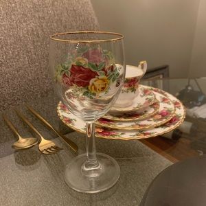 4 ROYAL ALBERT OLD COUNTY ROSE WINE GLASSES